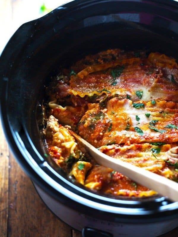 Super Easy Skinny Veggie Crockpot Lasagna - a handful of simple ingredients for a healthy family dinner. | https://slimming-formula.today