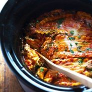 Super Easy Skinny Veggie Crockpot Lasagna - a handful of simple ingredients for a healthy family dinner. | https://slimming-formula.today